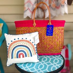 ♥️Brand New 🆕 Madagascar Picnic 🧺 Basket & 🌈 Pillow